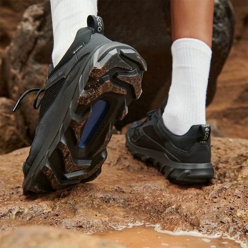 ecco男款防水休闲鞋820194 584.3元 - 线报酷