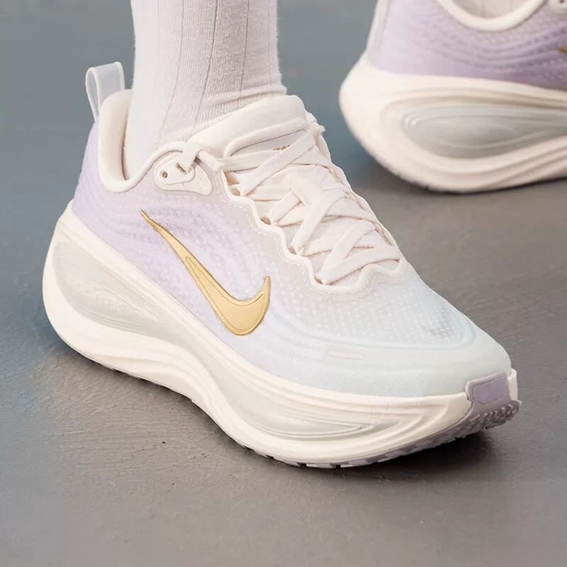 NIKE VOMERO PLUS女款跑步鞋IW1233-102 974元 - 86线报