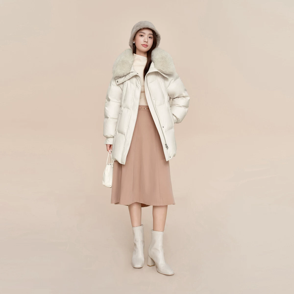 波司登狐狸毛领翻领短款厚女士羽绒服 520元 - 86线报