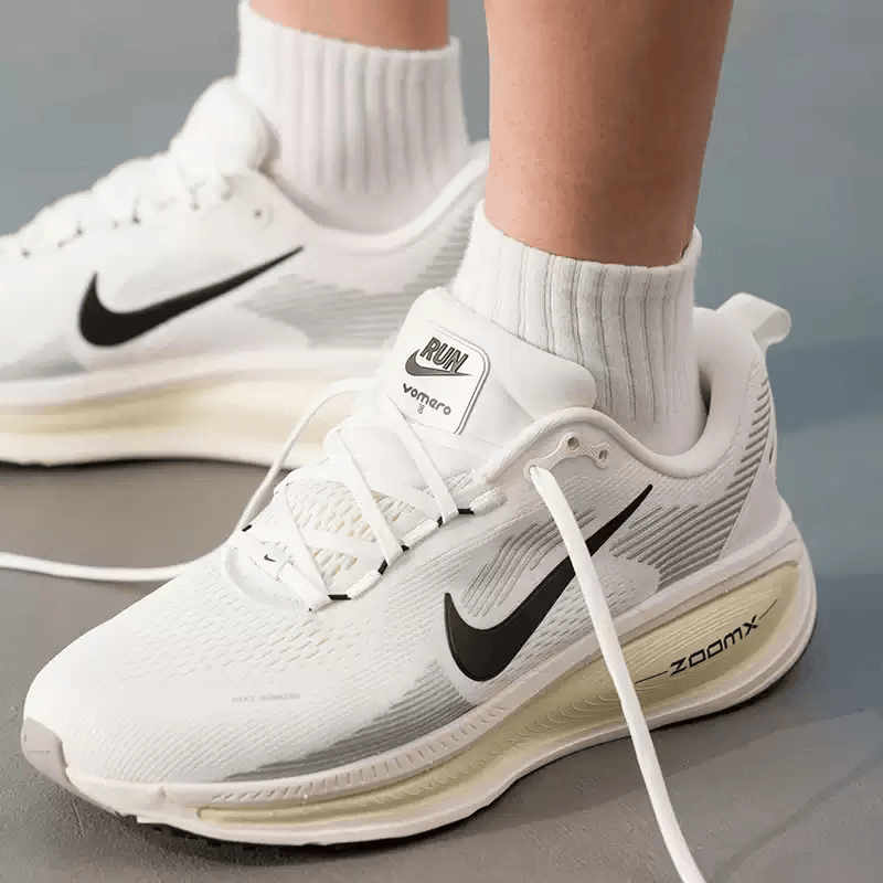 NIKE迈柔VOMERO 18运动训练公路跑步鞋HM6803-101 670元 - 86线报