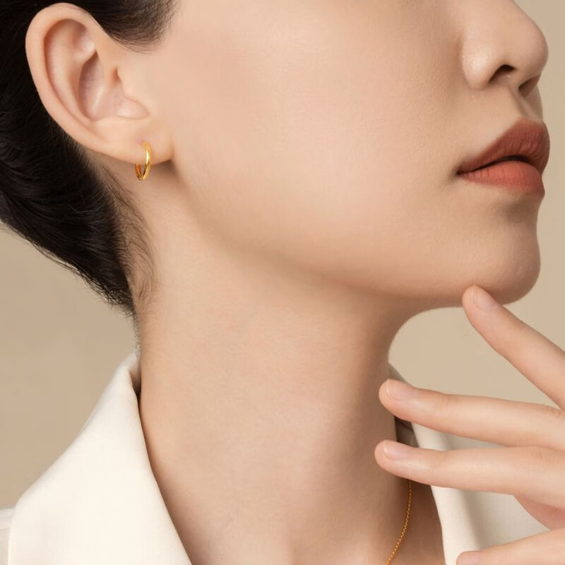 周大福黄金耳环女足金耳饰EOF153约1.3g计价工费120 1471.04元 - 86线报