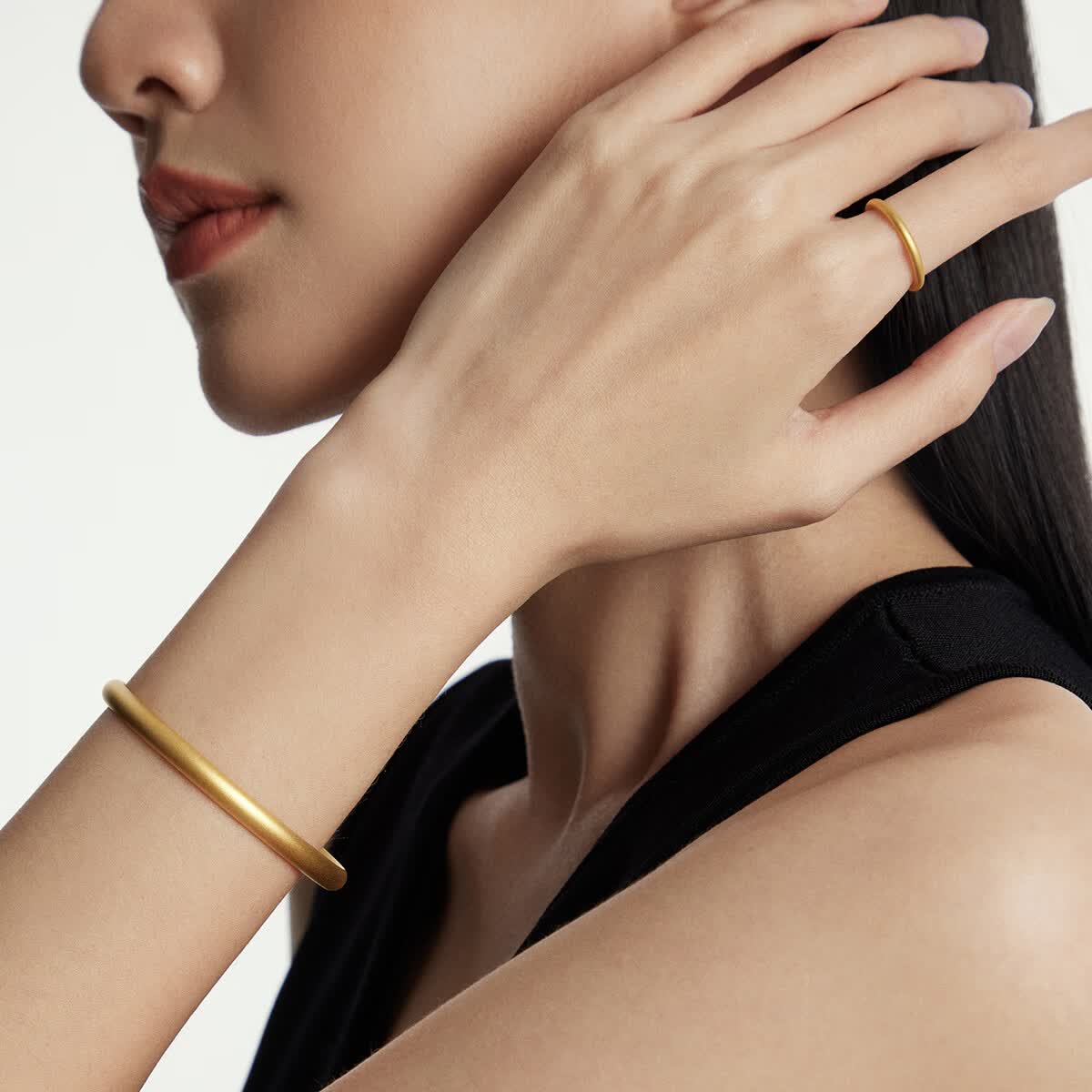 周大福素圈泥鳅背黄金手镯女58mm约15.29g EOF1419生日礼物 17694.83元 - 86线报