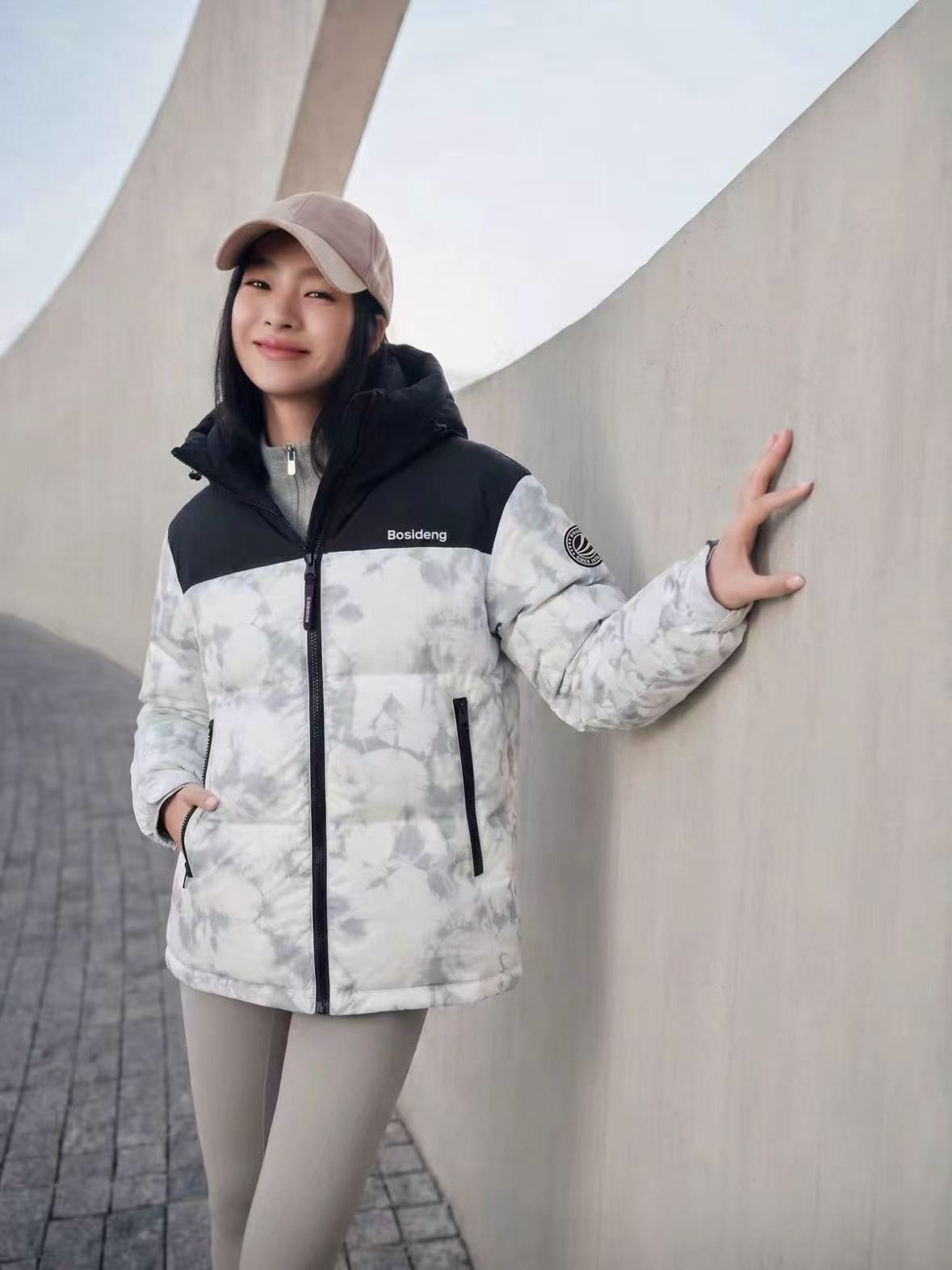 波司登短款羽绒服 474元 - 86线报