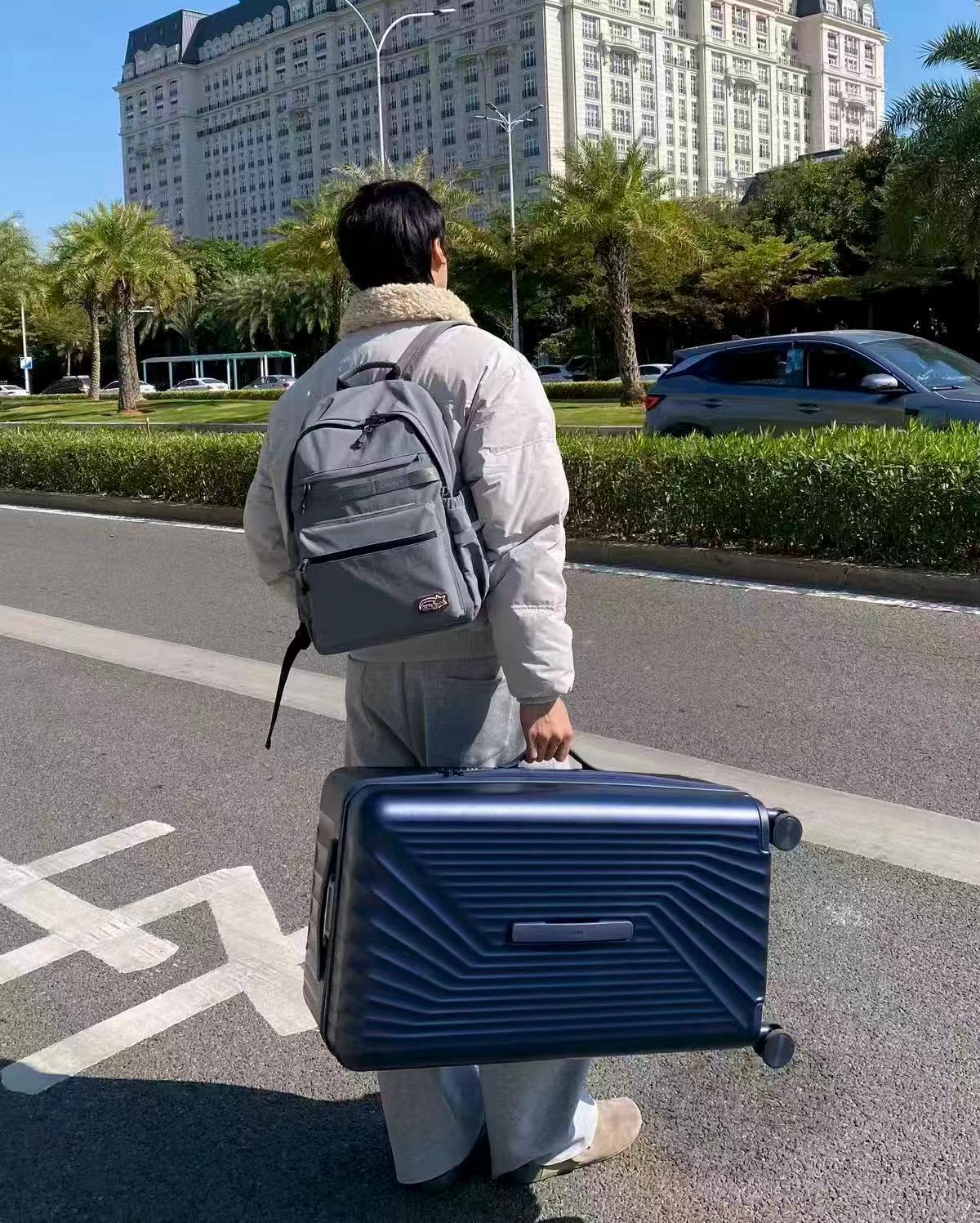 卡拉羊超轻休闲防水双肩包 94元 - 86线报
