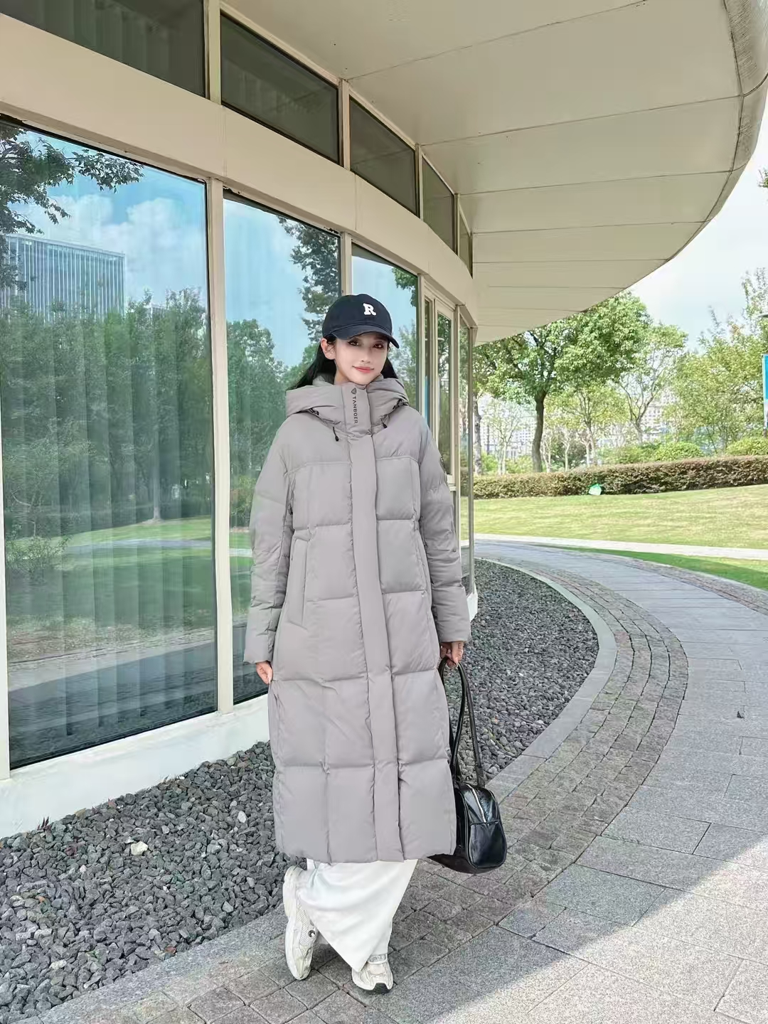 坦博尔冬季云朵泡芙羽绒服 556元 - 86线报