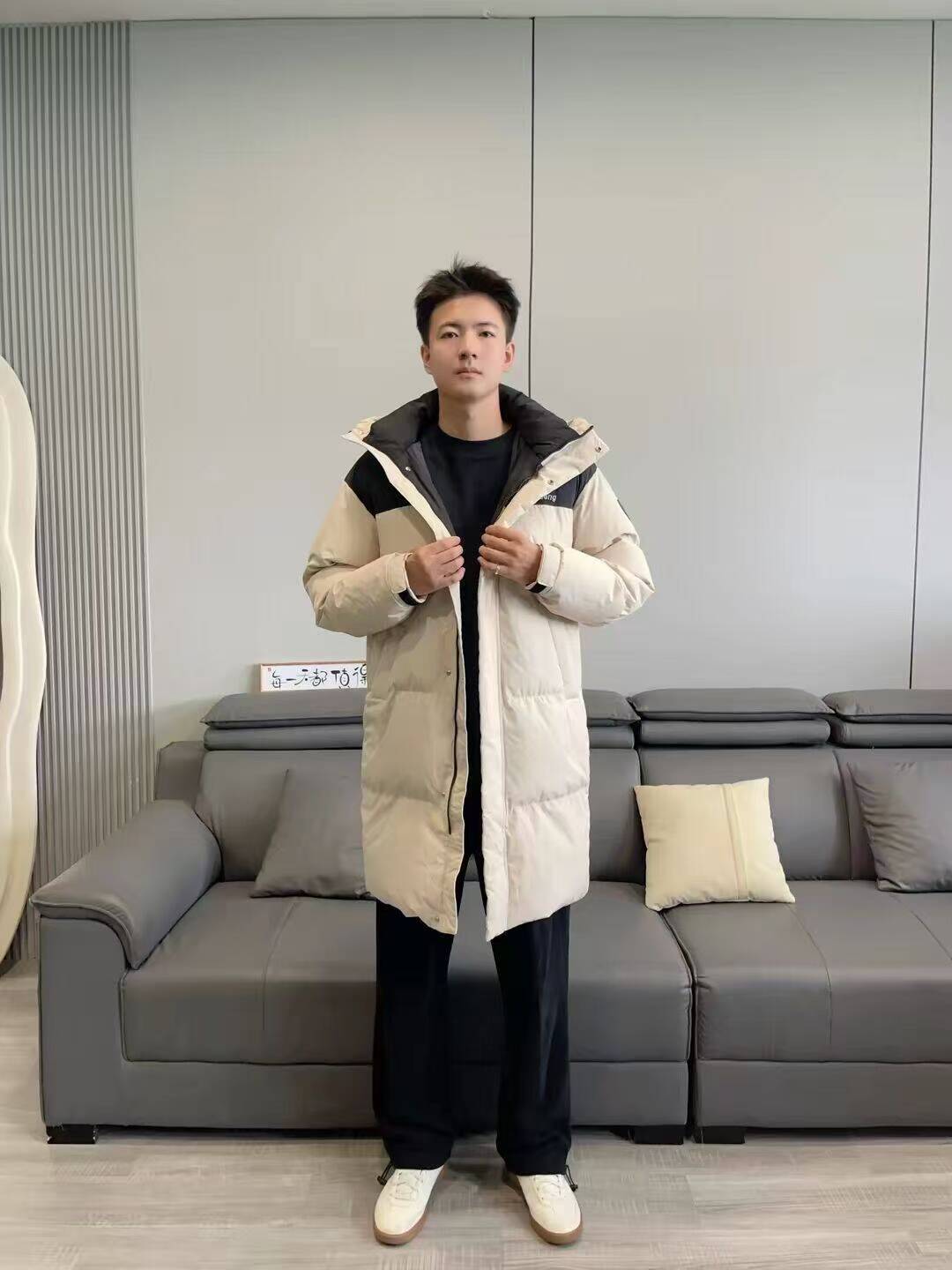 波司登中长款连帽羽绒服 449.3元 - 86线报