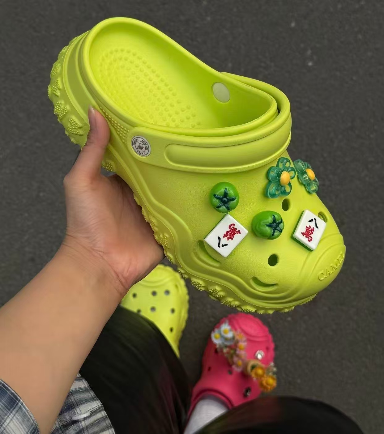 骆驼丑萌洞洞鞋5cm厚底 109元 - 86线报