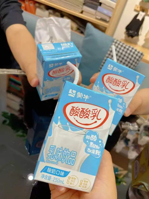MENGNIU/蒙牛 酸酸乳酸奶味饮品250ml*24包 图片 1