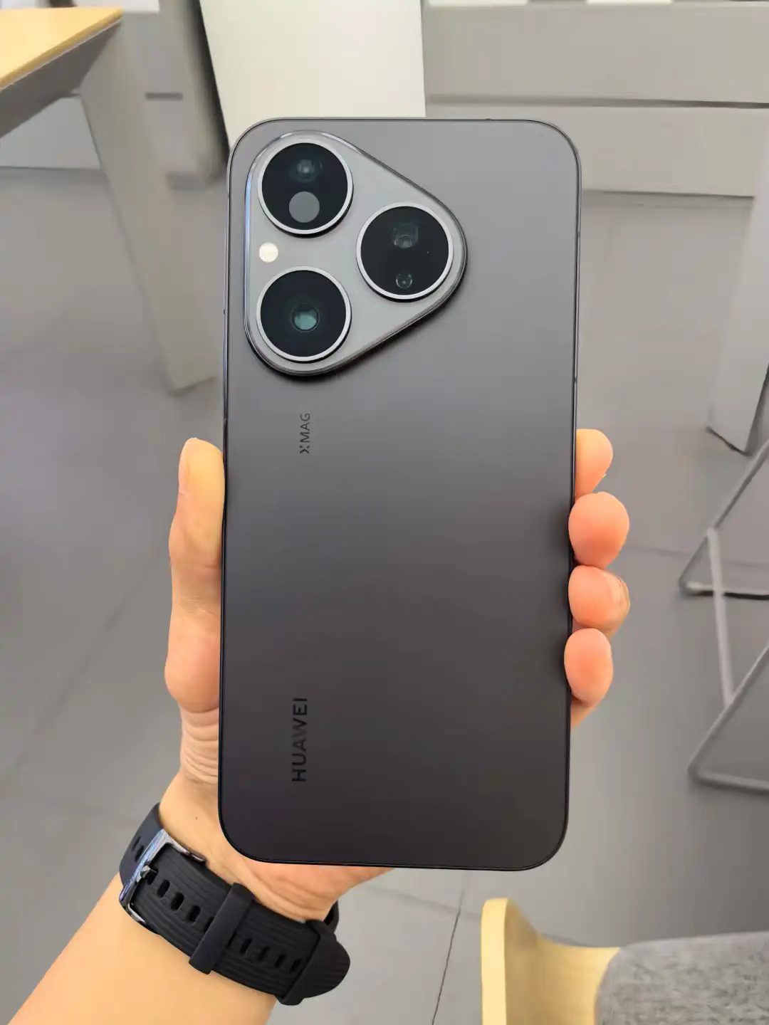 HUAWEI Pura 80华为手机12GB+256GB 3379.5元 - 86线报