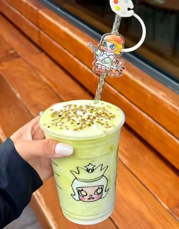 星巴克大杯香草风味拿铁 24.5元，星巴克大杯雾晓冰摇茶 25.5元 - 86线报