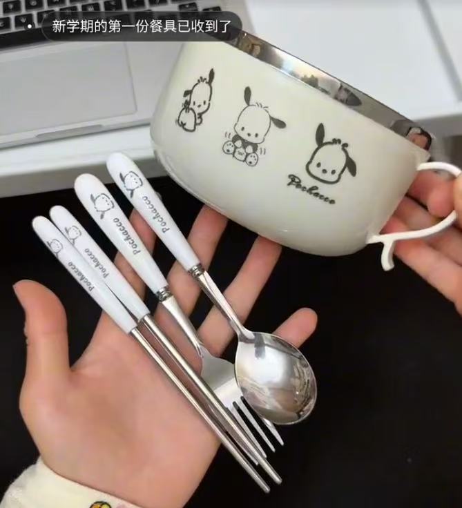 铃兰花盘8英寸4只 8.9元，山茶花陶瓷盘子7英寸4只 8.9元，可爱猪碗勺套装2碗2勺 5.2元 - 线报酷
