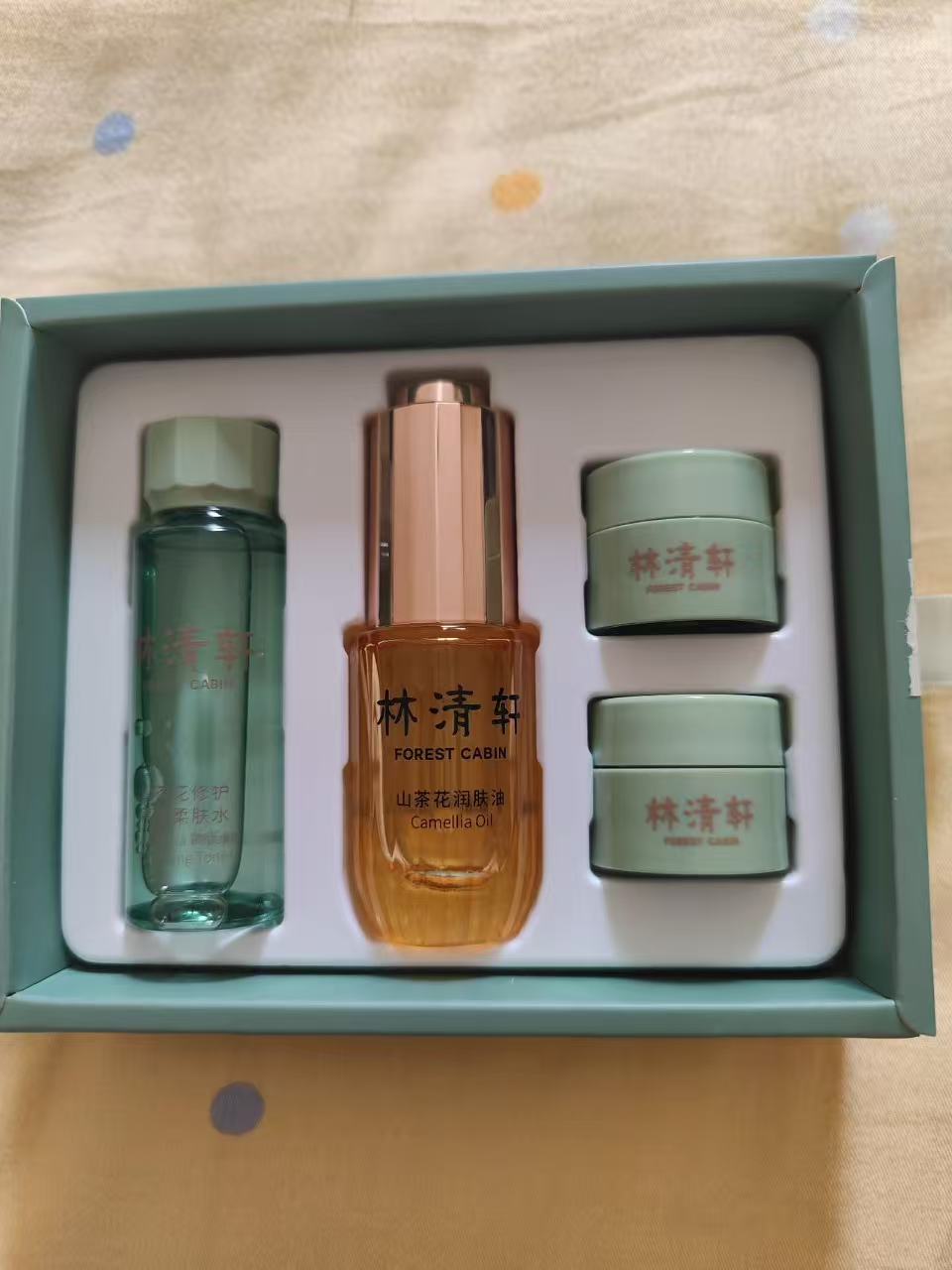 林清轩山茶花小绿盒柔肤水30ml+精华油10ml+面霜12g 39.9元 - 线报酷
