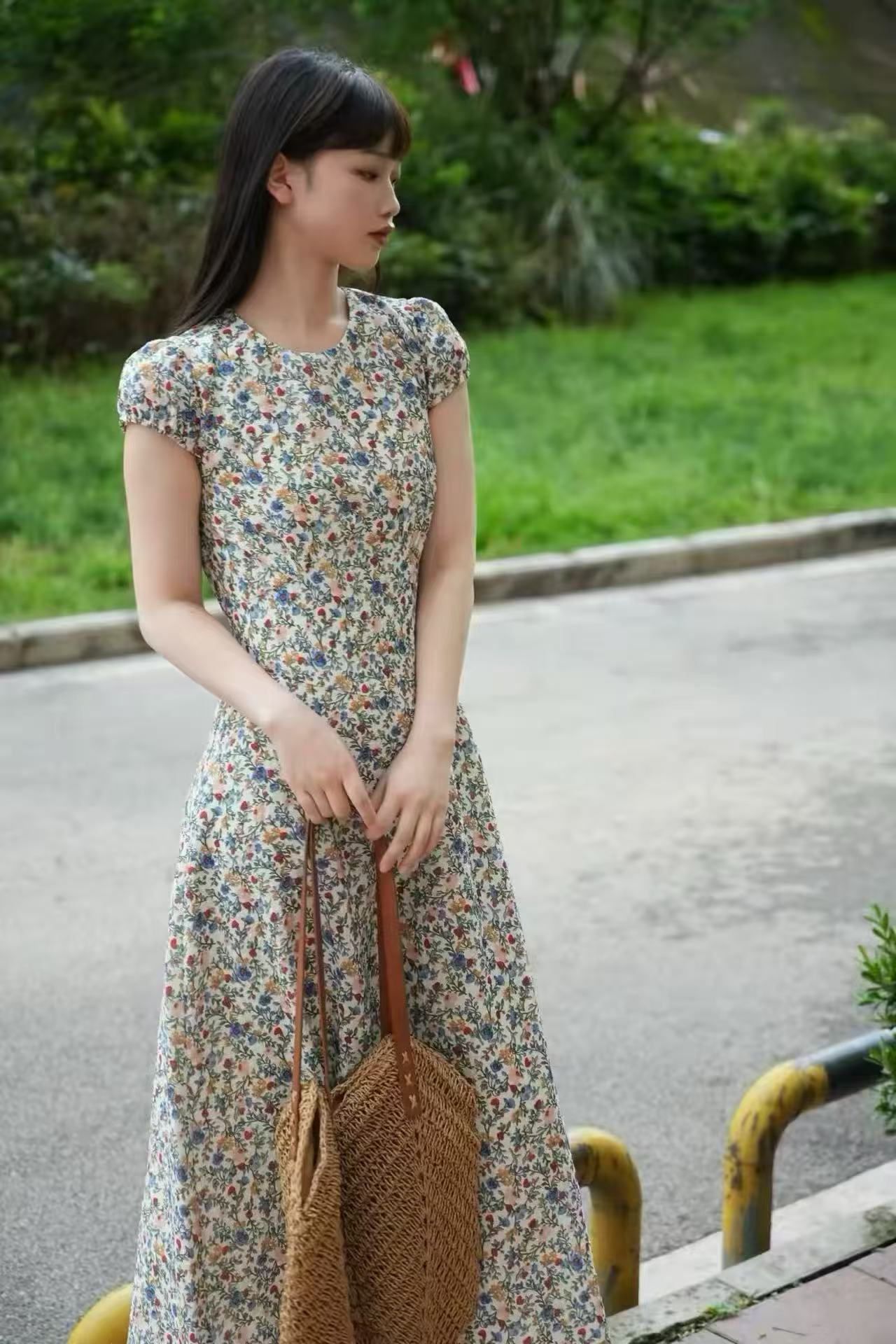 太平鸟徐如蓝同款碎花连衣裙短款 223元，太平鸟徐如蓝同款碎花连衣裙长款 256元 - 86线报