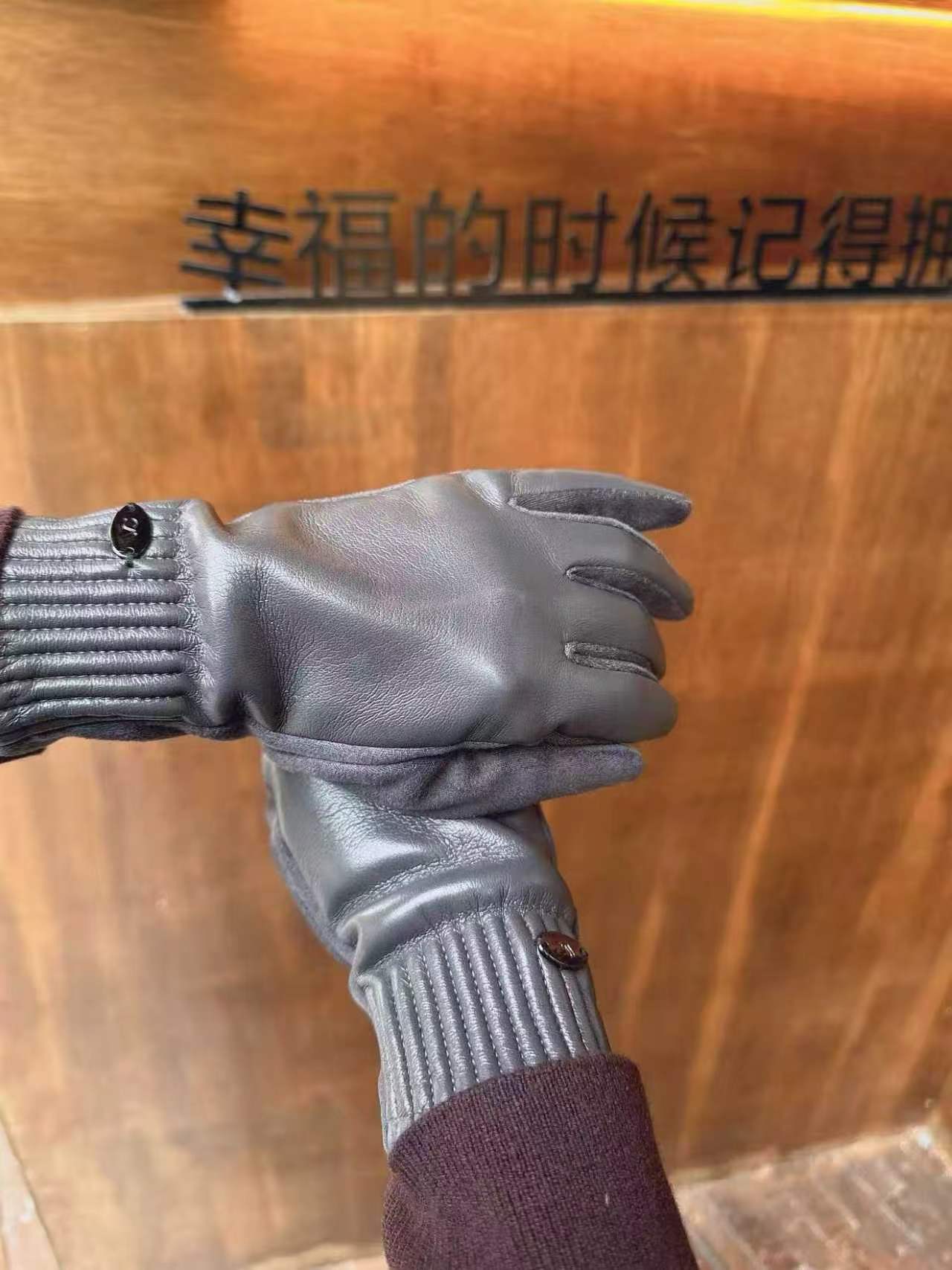 VVC皮手套女秋冬季保暖加绒加厚户外骑行电动车防水防风寒可触屏 20.8元 - 86线报