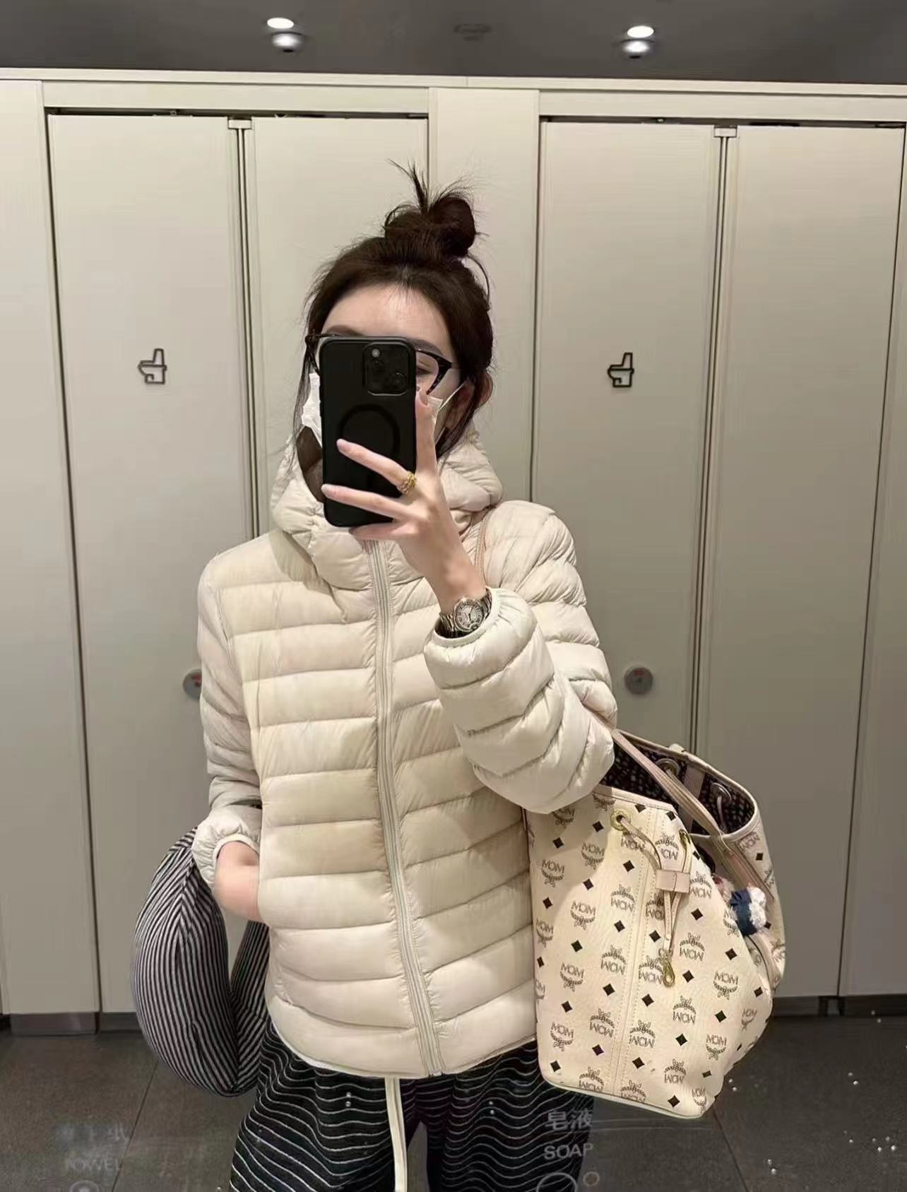鸭鸭佟丽娅明星同款轻薄羽绒服2026秋冬新款保暖连帽休闲内胆外套 87.9元 - 86线报 鸭鸭佟丽娅明星同款轻薄羽绒服2026秋冬新款保暖连帽休闲内胆外套 87.9元 - 86线报