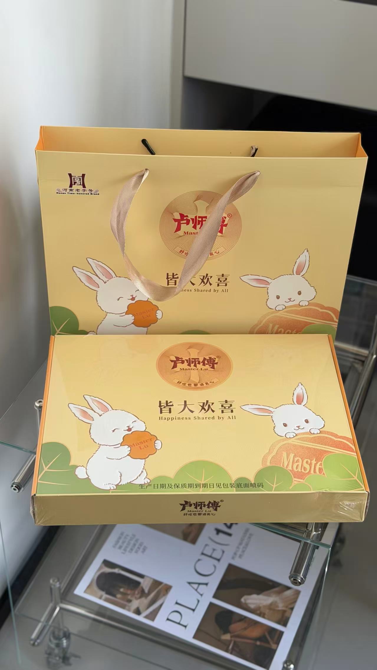 卢师傅皆大欢喜月饼礼盒8饼8味 25.9元，港荣坚果牛奶咸蛋糕575g/箱 18.9元 - 折送网